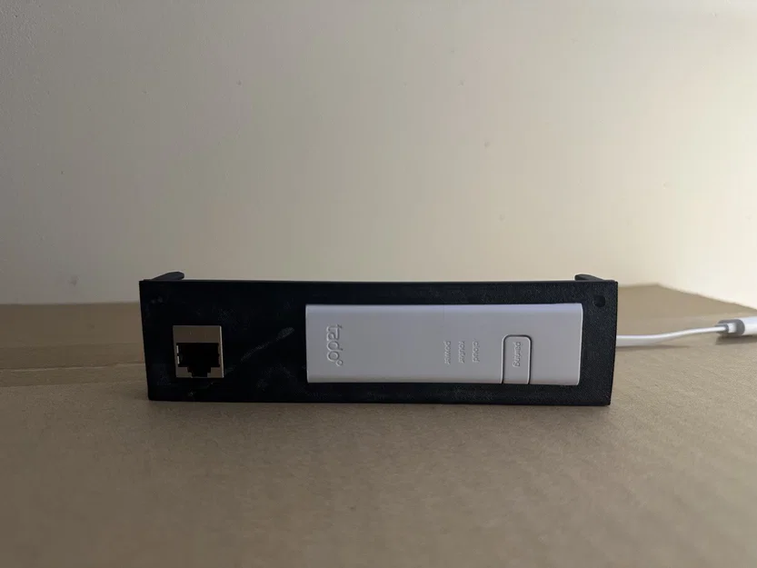 Khay gắn Tado Internet Bridge cho tủ rack 1U gọn gàng - Image 1
