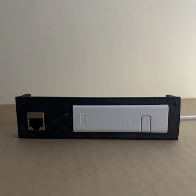 Khay gắn Tado Internet Bridge cho tủ rack 1U gọn gàng