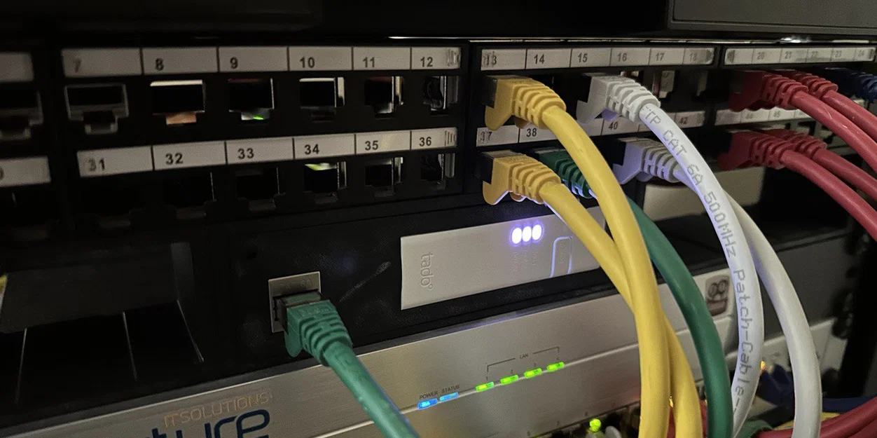 Khay gắn Tado Internet Bridge cho tủ rack 1U gọn gàng - Image 3