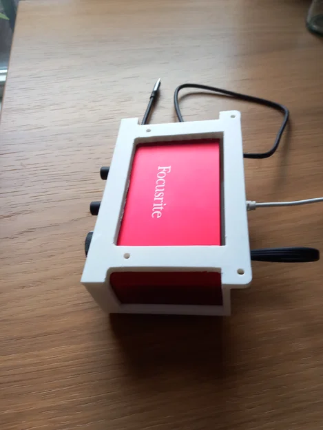 Khung giữ gia cố cho Focusrite Scarlett Solo 3rd Gen (3D Print) - Image 3