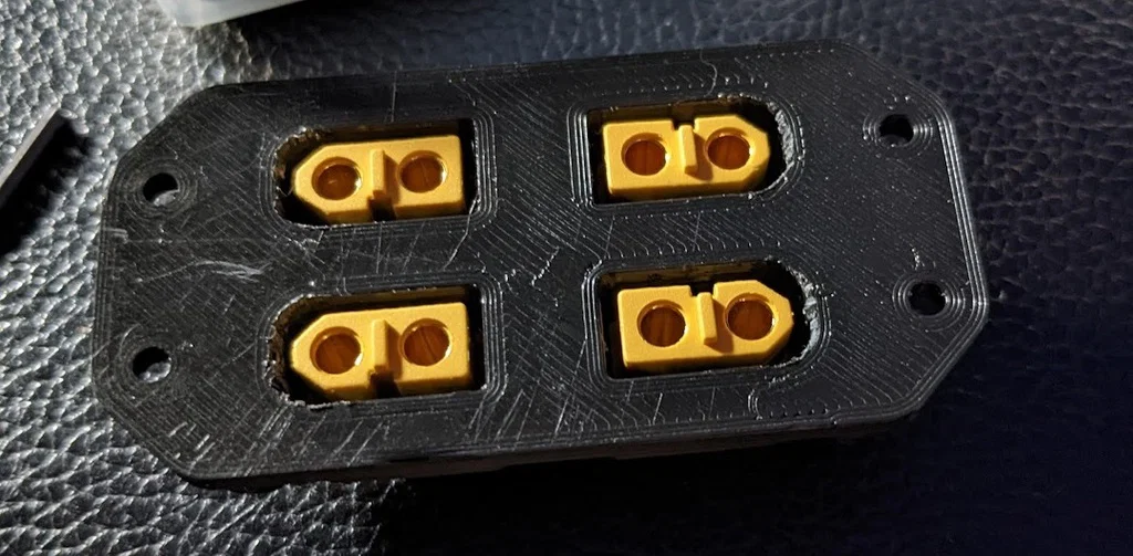 Khung gắn 4 đầu nối nguồn XT-60 cho vỏ hộp thiết bị - Image 1