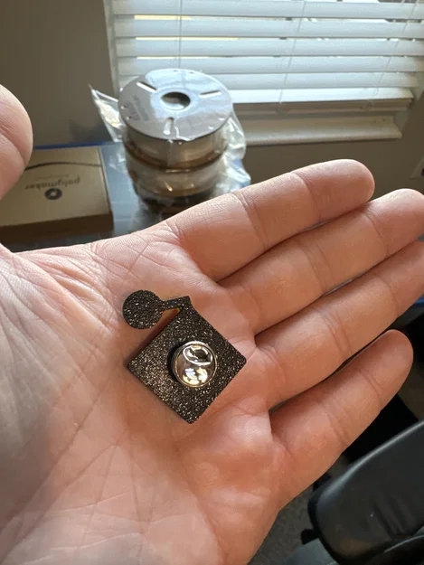Pin Snoo r/Rivian - Image 3