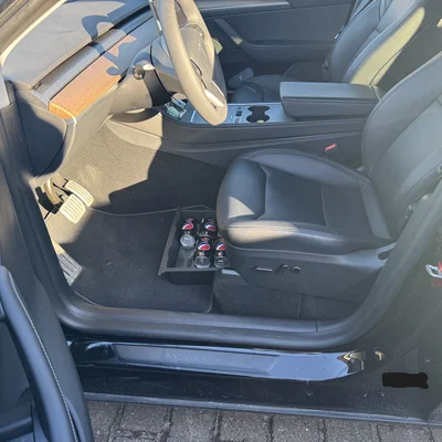 RefreshRack – Khay giữ 6 lon cho hộc chứa dưới ghế Tesla Model Y
