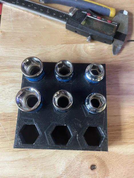 Khay đựng đầu khẩu 9 vị trí (Pass through sockets Holder) in 3D - Image 3