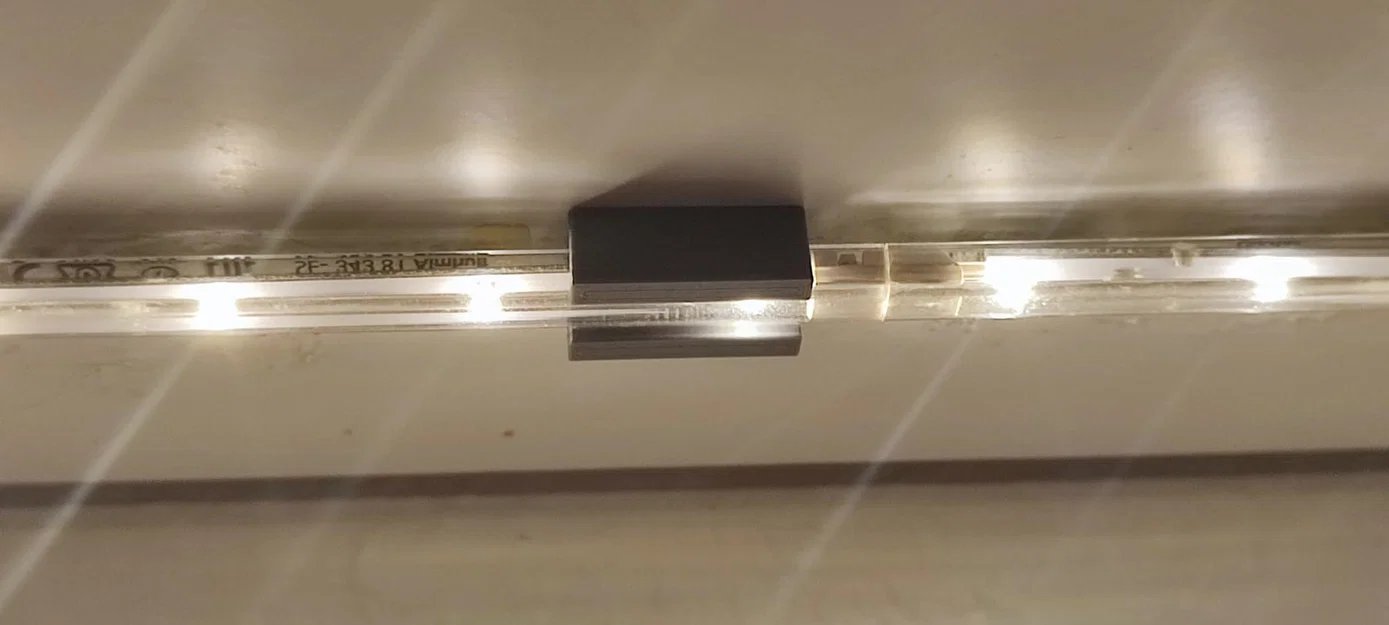 Ngàm gắn dải đèn LED (LED strips mount) in 3D đơn giản, thẩm mỹ - Image 1