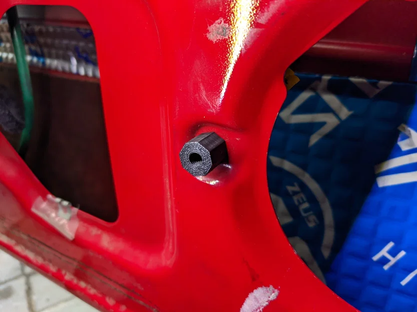 Đai ốc/bát gắn loa Alfa Romeo 145/146 (speaker nuts) - Image 1