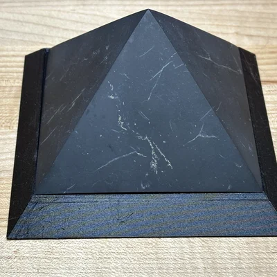 Đế đỡ tháp Shungite (Shungite pyramid stand)