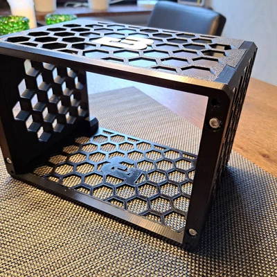 BREWTOOLS Screen Cage - Vesa (Khung màn hình Vesa mỏng gọn)