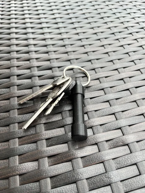 Móc khóa đựng bột ớt 3D (Chilli keychain) - Nhỏ gọn và tiện lợi - Image 2