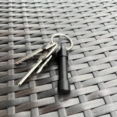 Móc khóa đựng bột ớt 3D (Chilli keychain) - Nhỏ gọn và tiện lợi