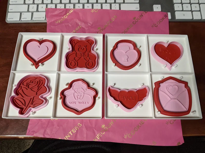 Hộp kèm khay đựng cho 8 khuôn cắt cookie Valentine - Image 3