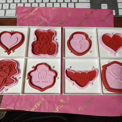 Hộp kèm khay đựng cho 8 khuôn cắt cookie Valentine