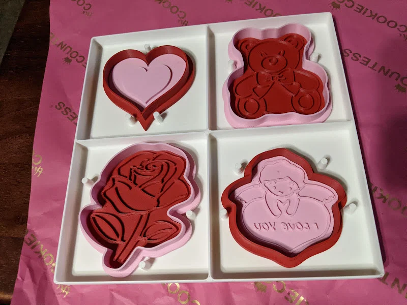 Hộp kèm khay đựng cho 8 khuôn cắt cookie Valentine - Image 4