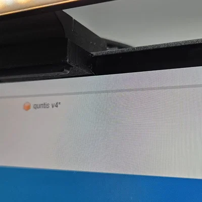 Phụ kiện in 3D giúp gắn đèn Quntis trên màn hình cong