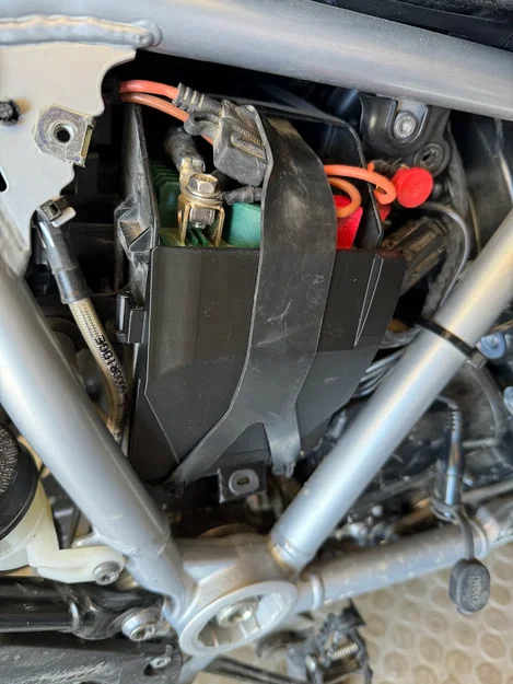 Nắp che pin (battery cover) cho BMW R1250 GSA - Image 2