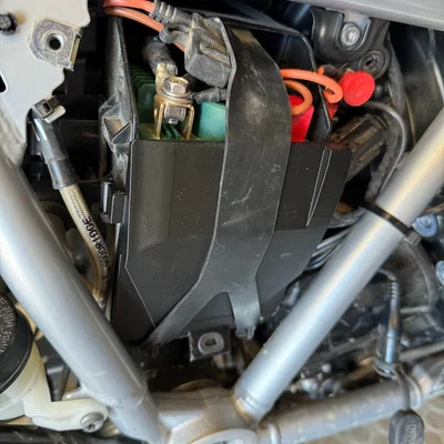 Nắp che pin (battery cover) cho BMW R1250 GSA
