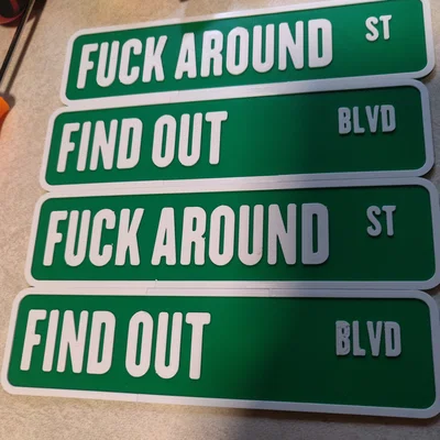 Bảng hiệu đường phố “Funk Around and Find Out”