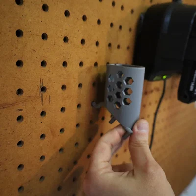 YARBM (Yet Another Ryobi Battery Mount) – Ngàm treo pin Ryobi cho pegboard