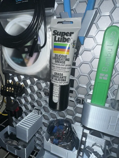 Giá treo HSW cho chai Super Lube - Image 1