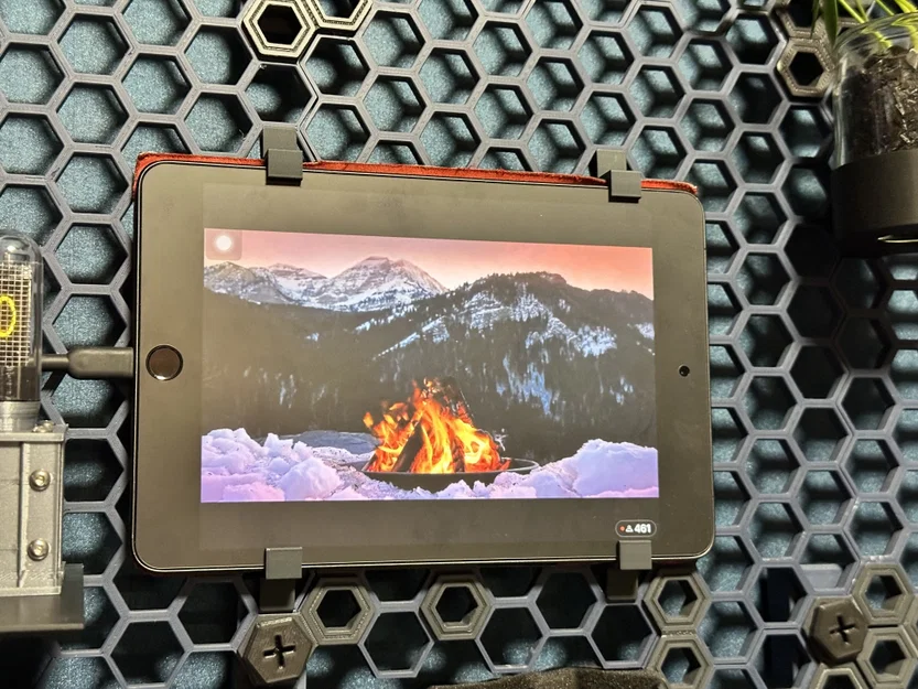 Giá đỡ iPad Mini (Gen 4-5) cho HSW (HSW iPad Mini Holder) - Image 1