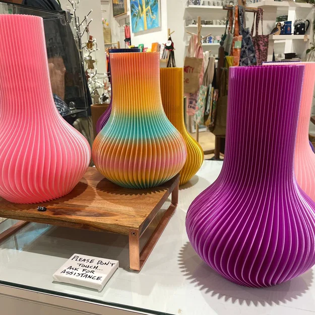 Bình Hoa “PLEASE DONT TOUCH VASE” - Image 1