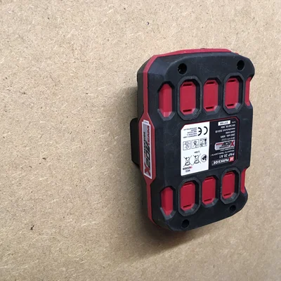 Đế treo pin Parkside 20V gọn gàng - Giải pháp cho xưởng của bạn