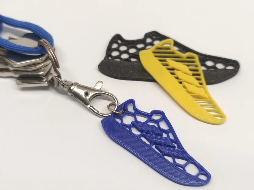 Móc khóa giày chạy bộ (Adidas) - Image 1