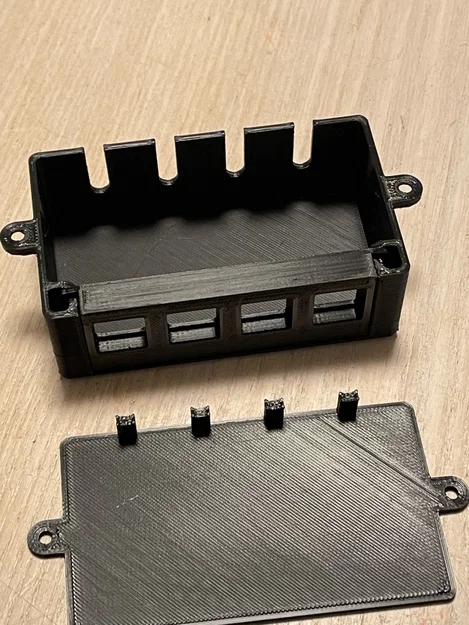 Keystone 4 x RJ45 – Patchpanel lắp nổi (Aufputz) dạng nhiều chi tiết - Image 1