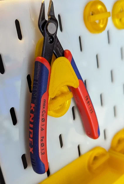 Giá treo kìm cắt SKADIS tiện dụng - T-Clip 3D Printing - Image 1