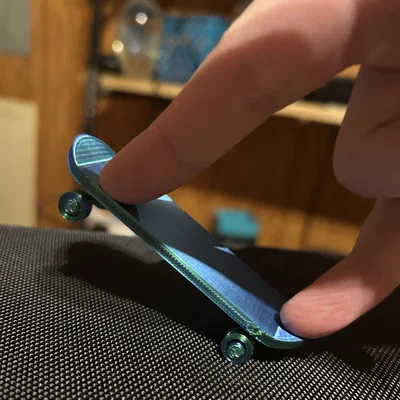 Ván trượt ngón tay Print-in-Place có bánh xe quay (Tech Deck)
