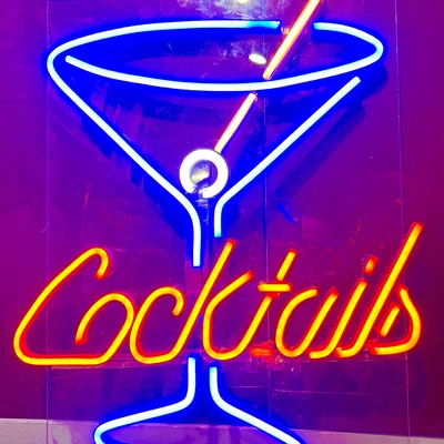 Bảng Neon “Cocktails”