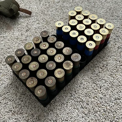 Khay in 3D sắp xếp 50 viên đạn 12 gauge cho thùng 50 Cal