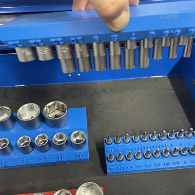 Khay sắp xếp socket nam châm - Parametric OpenSCAD