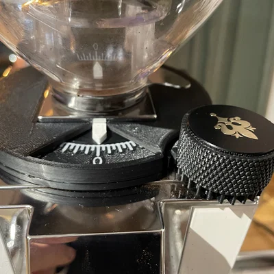 Nắp bọc núm vặn Eureka Mignon V2.0 giúp điều chỉnh độ mịn dễ dàng