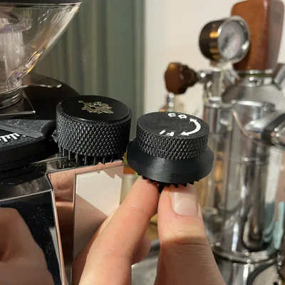 Nắp bọc núm vặn Eureka Mignon V2.0 giúp điều chỉnh độ mịn dễ dàng