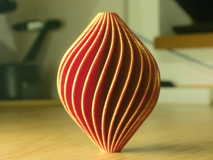 Đồ trang trí Giáng Sinh xoắn – In Vase Mode - Image 1