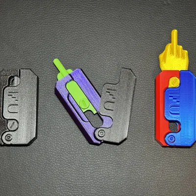 Middle Finger Gravity Knife (Dao gập trọng lực Ngón Giữa)