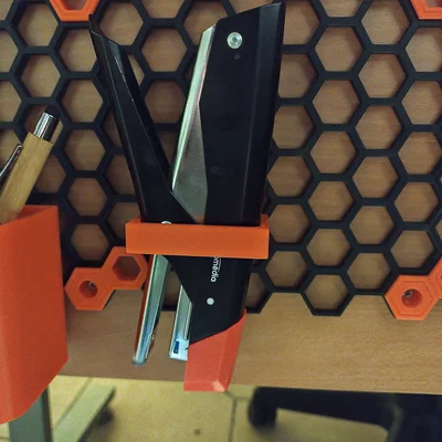 Giá treo máy bấm kim cho bảng Honeycomb Storage Wall (HSW)