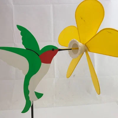 Wind Spinner Chim Ruồi Trong Vườn (Garden Hummingbird Wind Spinner)