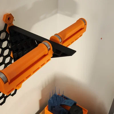 Giá treo cuộn nhựa 3D gắn lên bảng Honeycomb Wall tiện lợi
