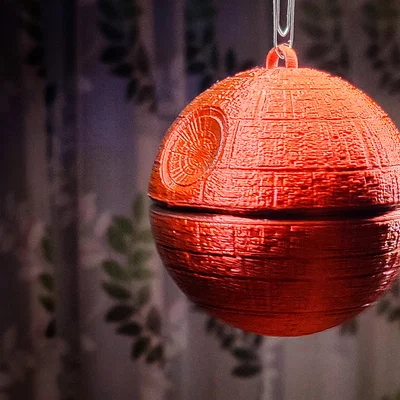 Mô hình trang trí Noel hình trạm Death Star Star Wars độc đáo