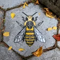 Busy Bee – Chú ong chăm chỉ phong cách stained glass polygonal - Thumbnail 1