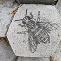 Busy Bee – Chú ong chăm chỉ phong cách stained glass polygonal - Thumbnail 4