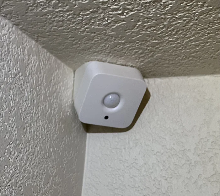 Giá gắn góc cho Hue Motion Sensor #9290012607 (Corner Mount 45°) - Image 1
