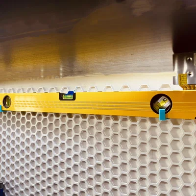 Giá đỡ thước thủy HSW (bản lớn) cho Honeycomb Storage Wall