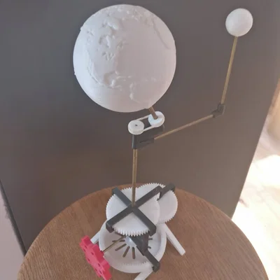 Mô hình orrery cơ khí chỉ hướng Trái Đất, Mặt Trăng và Mặt Trời