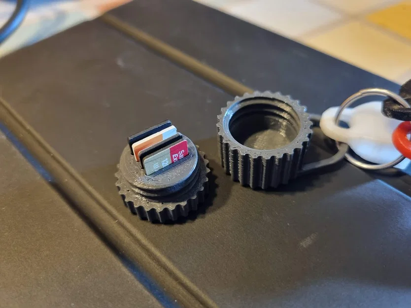 Hộp đựng thẻ nhớ MicroSD móc khóa - Nhỏ gọn và tiện dụng - Image 1