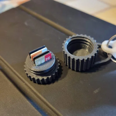 Hộp đựng thẻ nhớ MicroSD móc khóa - Nhỏ gọn và tiện dụng