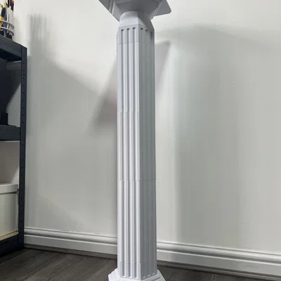 Bệ trưng bày dạng cột (Pedestal Display Stand) – Scale tuỳ nhu cầu