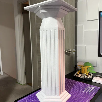 Bệ trưng bày dạng cột (Pedestal Display Stand) – Scale tuỳ nhu cầu